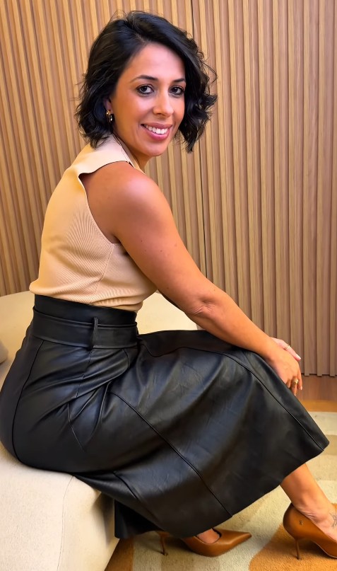 Dra. Carolina Queiroz sorrindo